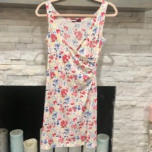 TOMMY FLOWERED DRESS SIZE MEDIUM